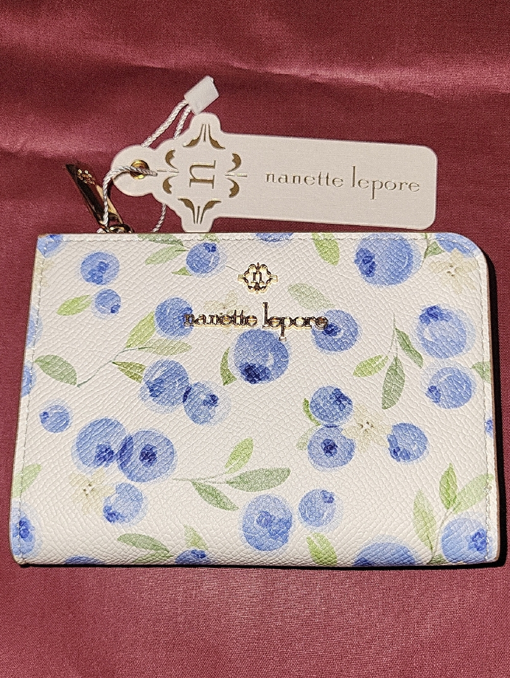 Nanette Lepore Mizi Sm Wallet White BlueBerry Blooms Zip Wallet Te